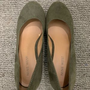 Nine West Suede size 6 military green Wedges